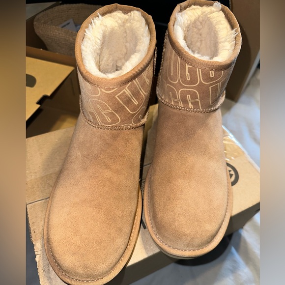 Uggs Classic mini II boot size 9 - Picture 1 of 6